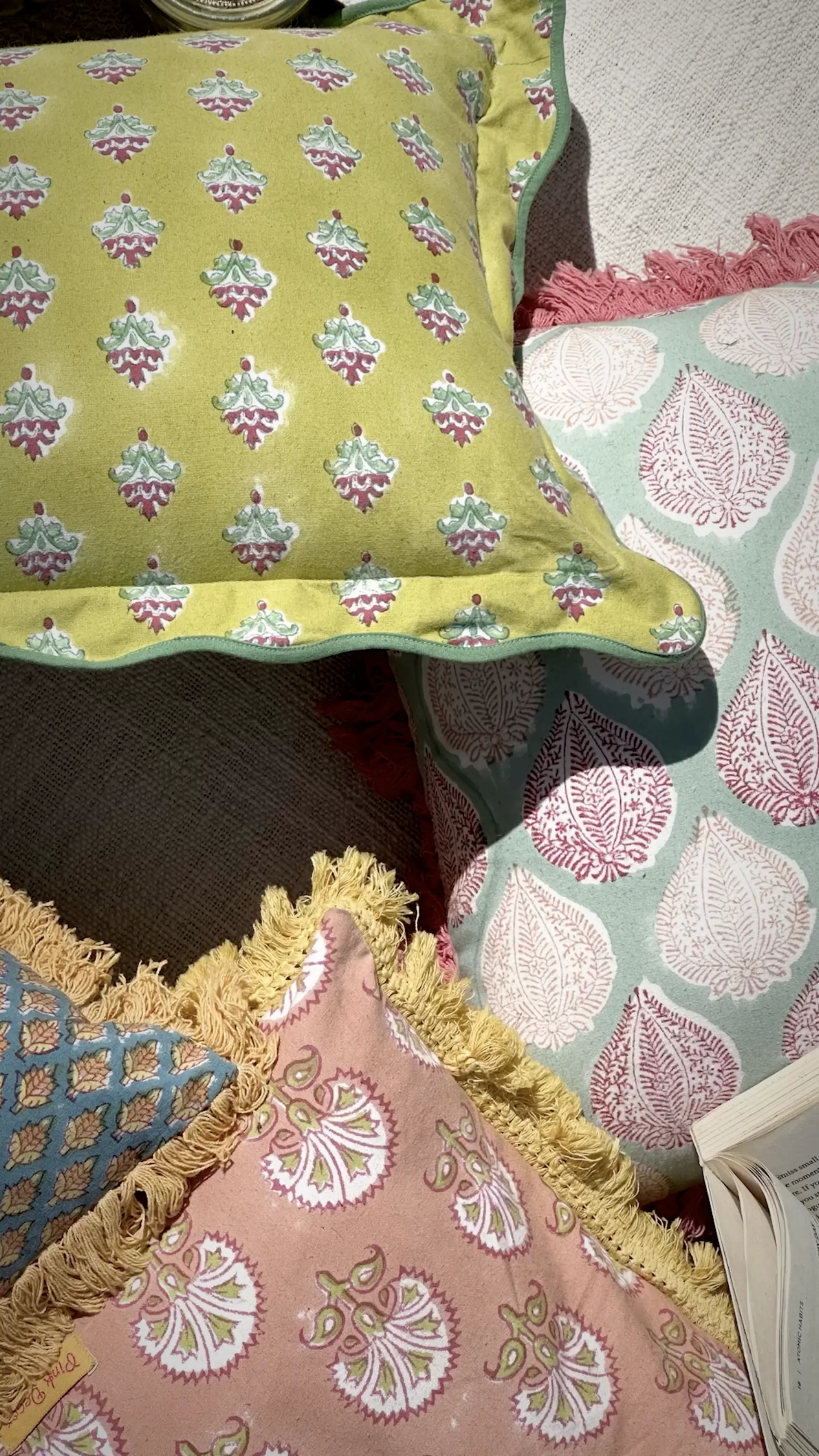 PINK DECOR - film still 2