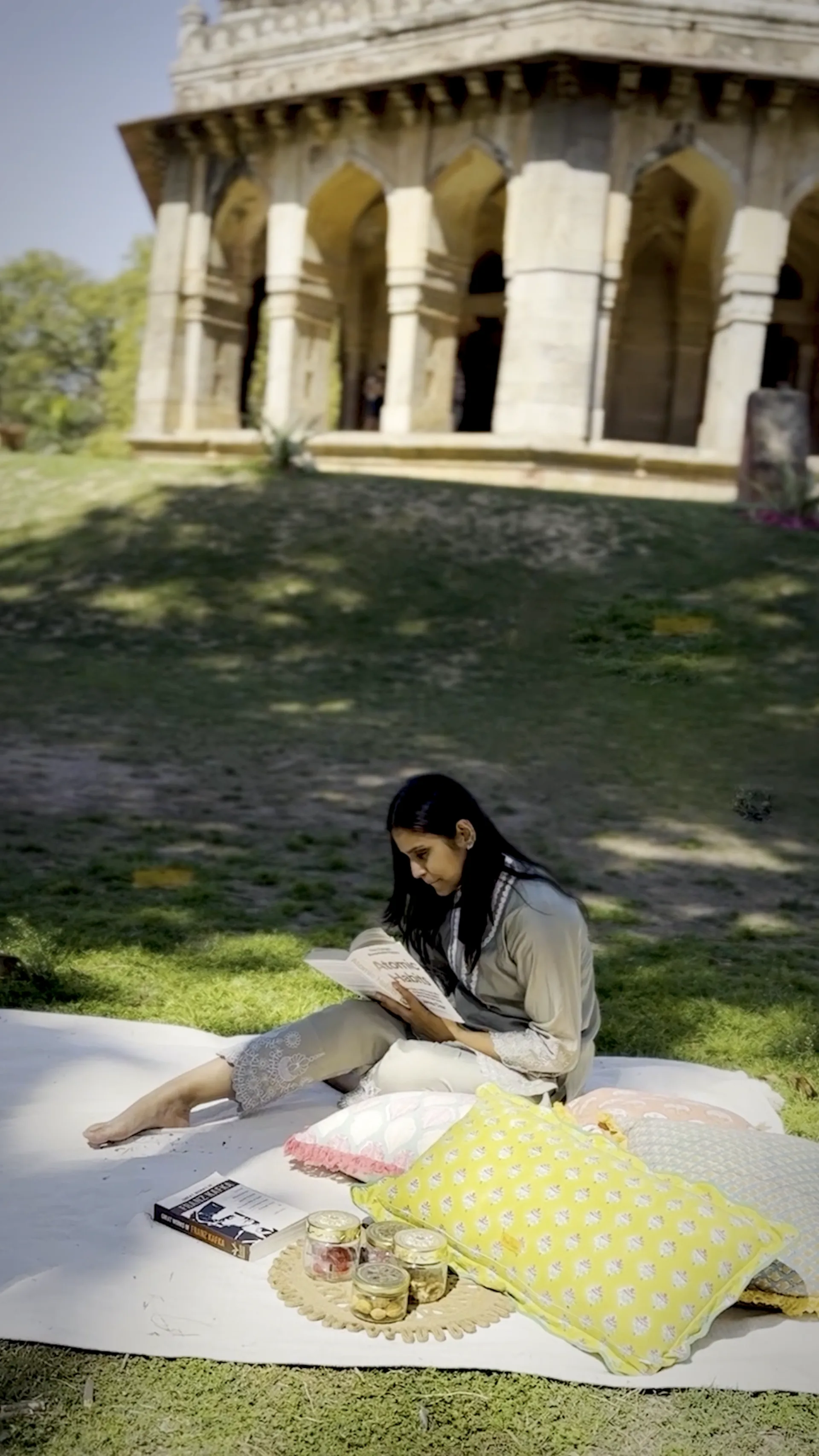 PINK DECOR - film still 5
